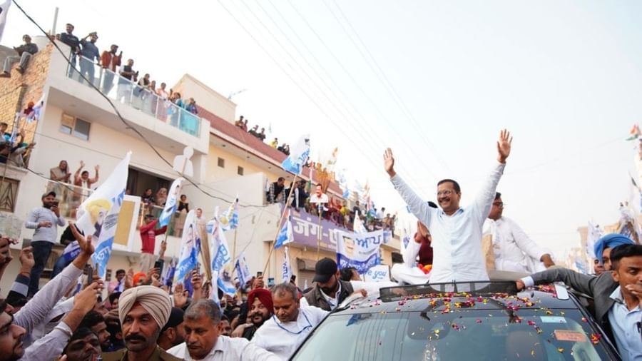 Punjab Election: અરવિંદ કેજરીવાલે જલાલાબાદમાં કર્યો રોડ શો, કહ્યું- કોંગ્રેસ 70 વર્ષમાં પાણી પણ નથી આપી શકી