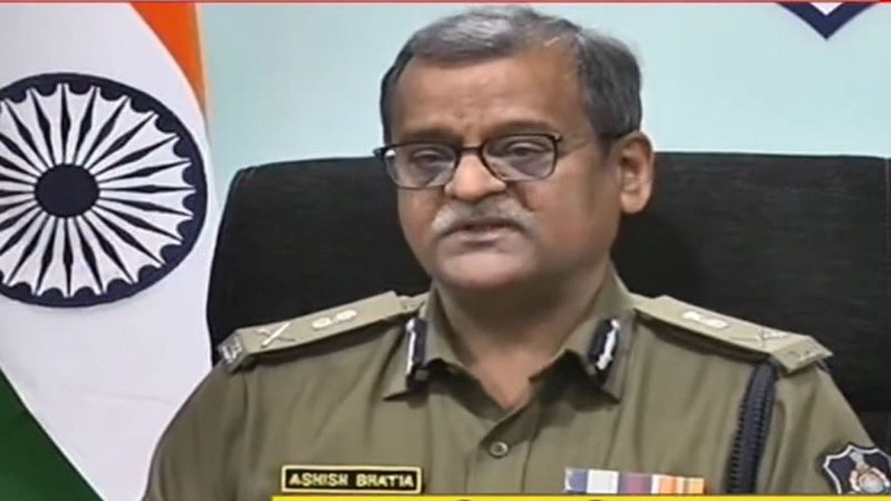 ગુજરાતના પોલીસ વડા આશિષ ભાટિયાએ અમદાવાદ બ્લાસ્ટના ચુકાદાને ઐતિહાસિક ગણાવ્યો ગુજરાતના પોલીસ વડા આશિષ ભાટિયાએ અમદાવાદ બ્લાસ્ટના ચુકાદાને ઐતિહાસિક ગણાવ્યો