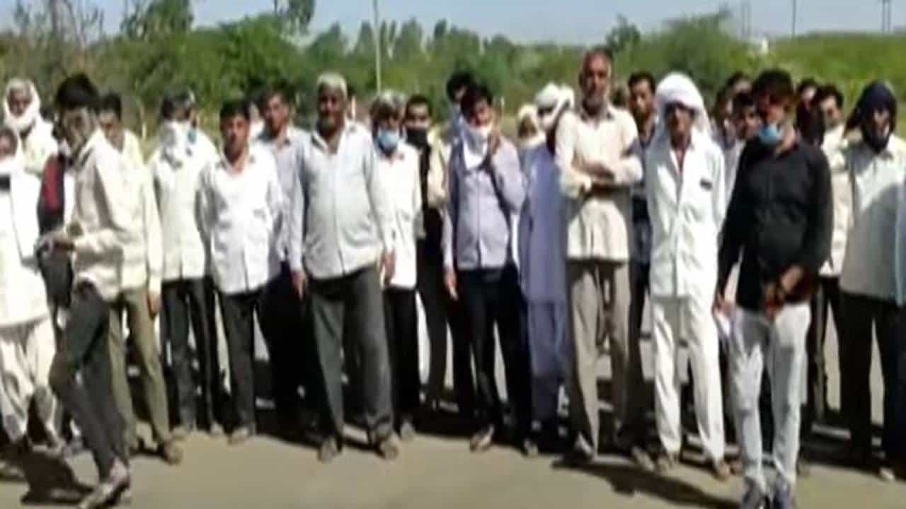 Kutch : ભુજમાં જવાહરનગરમાં વીજ લાઈન નાખવા મુદ્દે ખેડૂતોએ વિરોધ નોંધાવ્યો