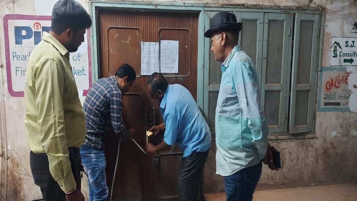 Kutch: ભુજ નગરપાલિકાએ બાકી વેરા વસુલાત ઝુંબેશ સઘન કરી, બે મિલ્કતો સીલ કરી