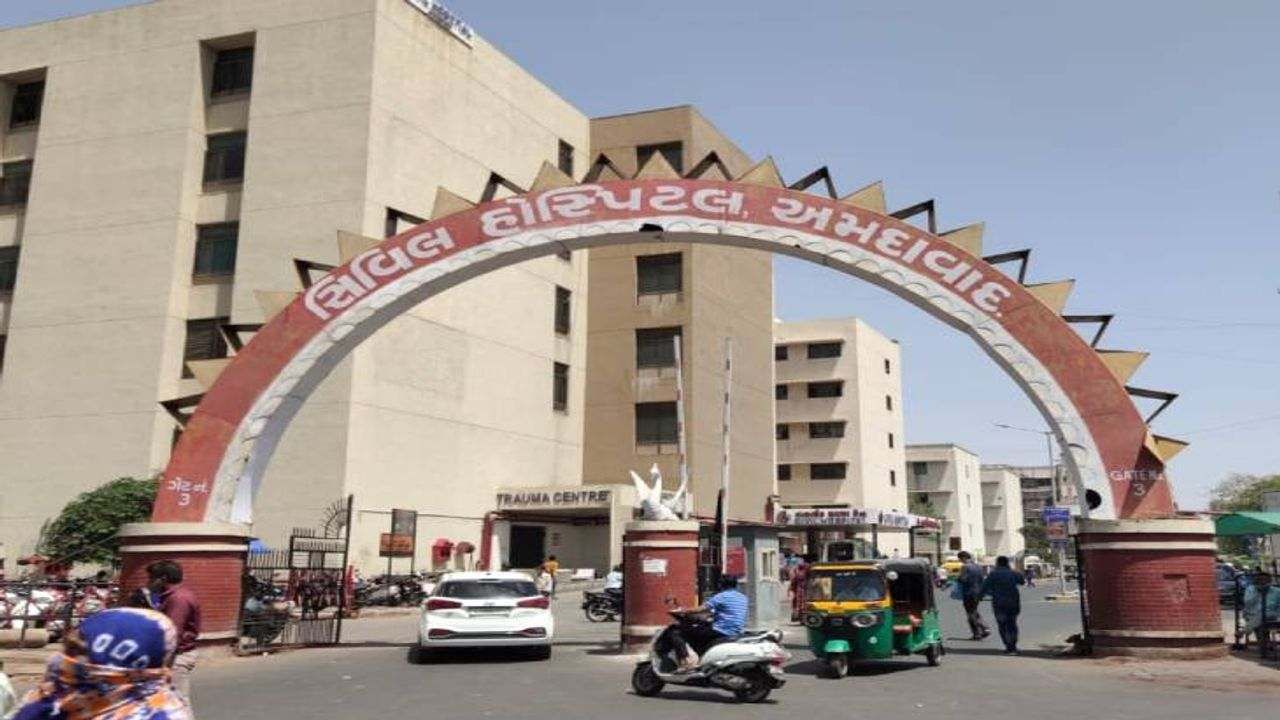 Ahmedabad: સિવિલ હોસ્પિટલમાં નવા આક્ષેપ સાથે રેસિડેન્ટ ડોક્ટર્સની ફરી હડતાળ, વારંવાર થતી હડતાળને લઇ ઉઠ્યા સવાલ