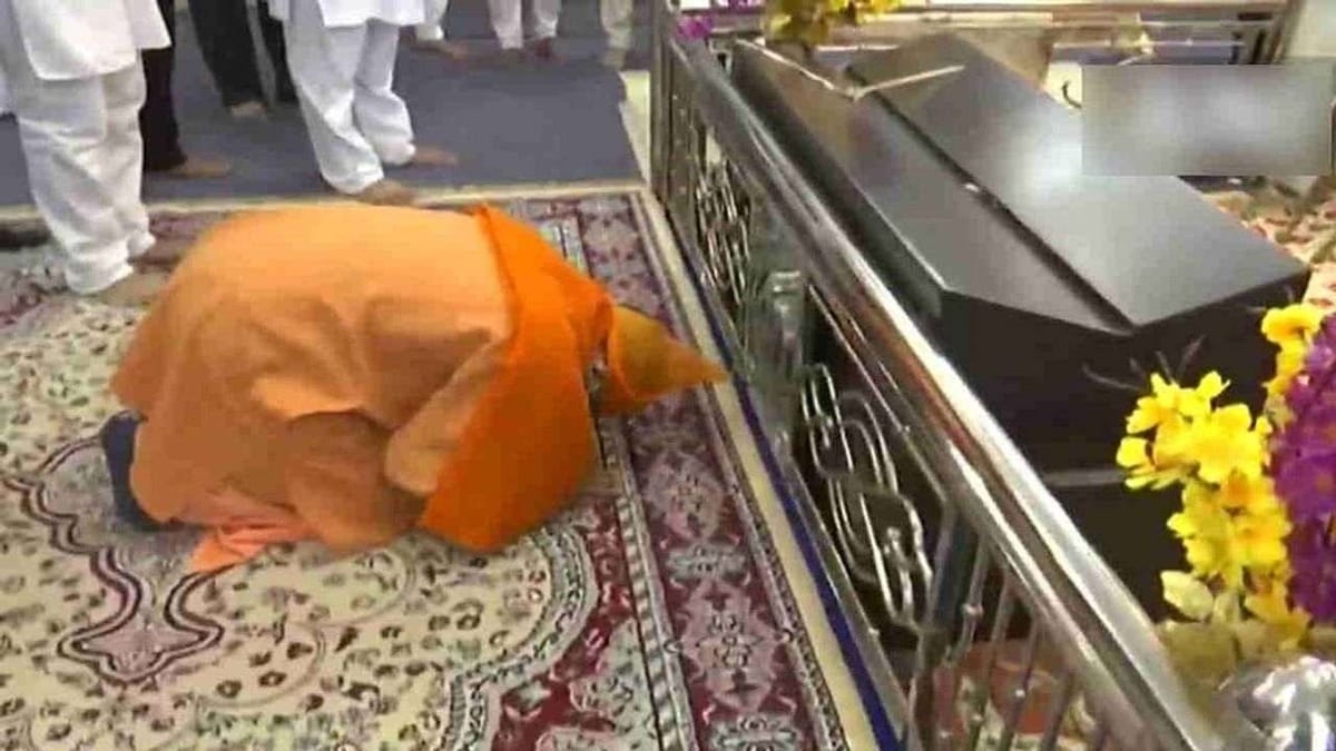 UP Assembly Election: મુખ્યમંત્રી યોગીએ મોહદ્દીપુર ગુરુદ્વારમાં ટેકવ્યું માથું, ઘર-ઘરે જઇને માગ્યા વોટ