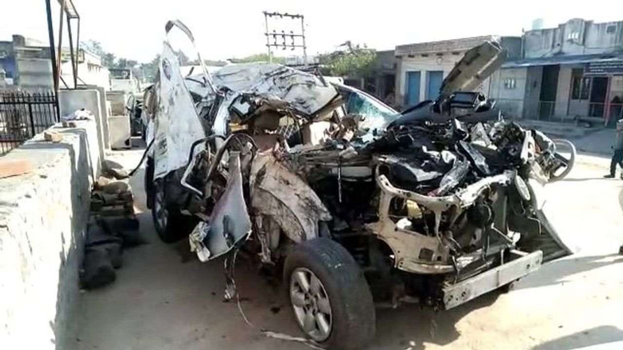 Bhavnagar: જયપુરમાં અકસ્માતથી મૃત્યુ પામનાર પોલીસ કોન્સ્ટેબલના પાર્થિવ દેહ એરક્રાફ્ટથી વતન લવાયા, એરપોર્ટથી અંતિમયાત્રા કઢાઇ Bhavnagar: જયપુરમાં અકસ્માતથી મૃત્યુ પામનાર પોલીસ કોન્સ્ટેબલના પાર્થિવ દેહ એરક્રાફ્ટથી વતન લવાયા, એરપોર્ટથી અંતિમયાત્રા કઢાઇ