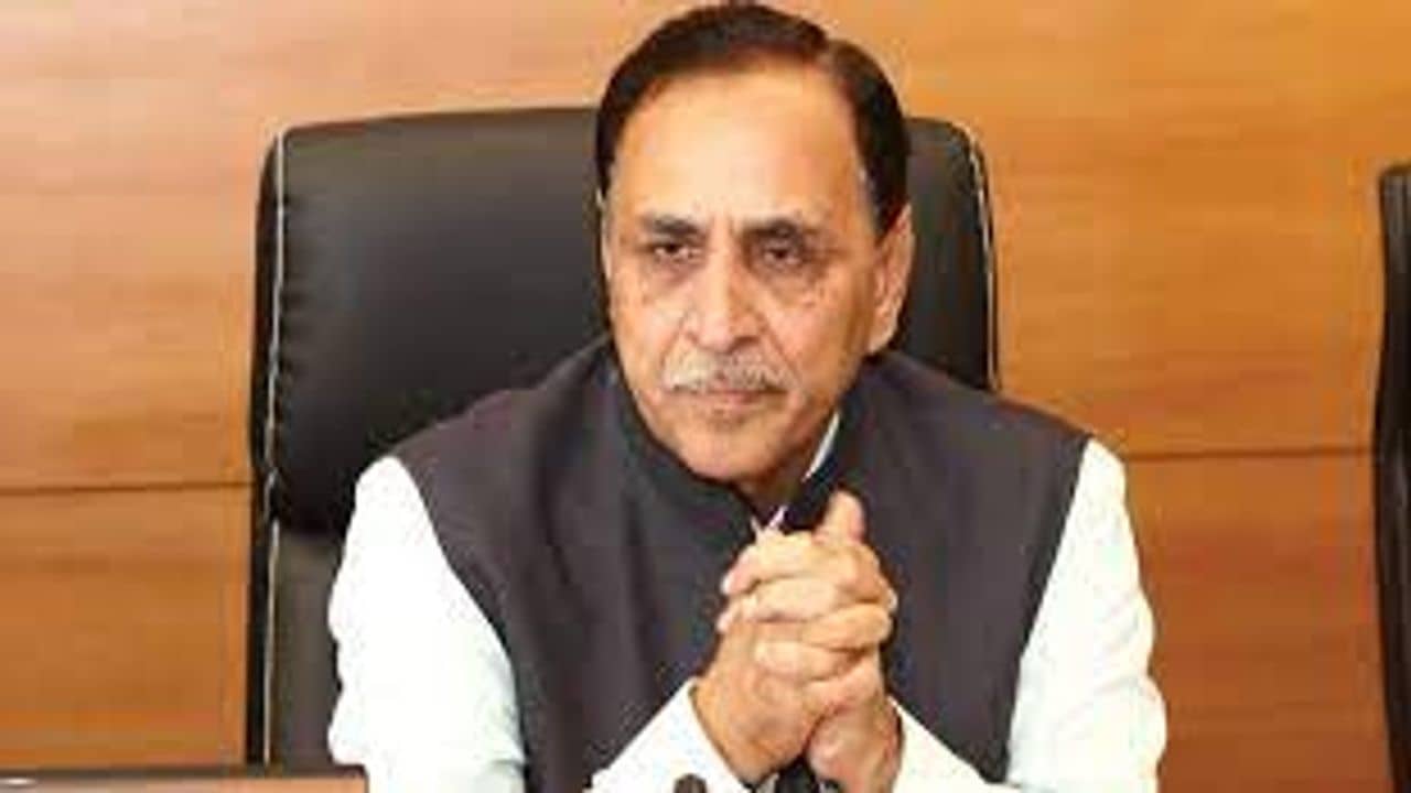 કોંગ્રેસે લગાવેલા 500 કરોડ રુપિયાના ભ્રષ્ટાચારના આક્ષેપ મામલે વિજય રૂપાણીની સ્પષ્ટતા, ટ્વિટ કરી કહ્યુ ”મને બદનામ કરવાનું રાજકીય ષડયંત્ર”