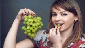Grapes disadvantages: દ્રાક્ષ ખાવાના શોખીન છો, તો એક વાર તેનાથી સ્વાસ્થયને થતા નુક્સાન વિશે પણ જાણો