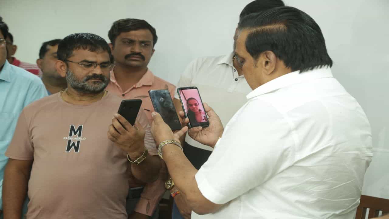 Ukraine Russia War: સુરતના રશિયા-યુક્રેનમાં ફસાયેલા વિદ્યાર્થીઓને પરત લાવવા પ્રયાસો તેજ, ભાજપ પ્રદેશ અધ્યક્ષ સી.આર. પાટીલે વિધાર્થીઓ સાથે કરી વાત