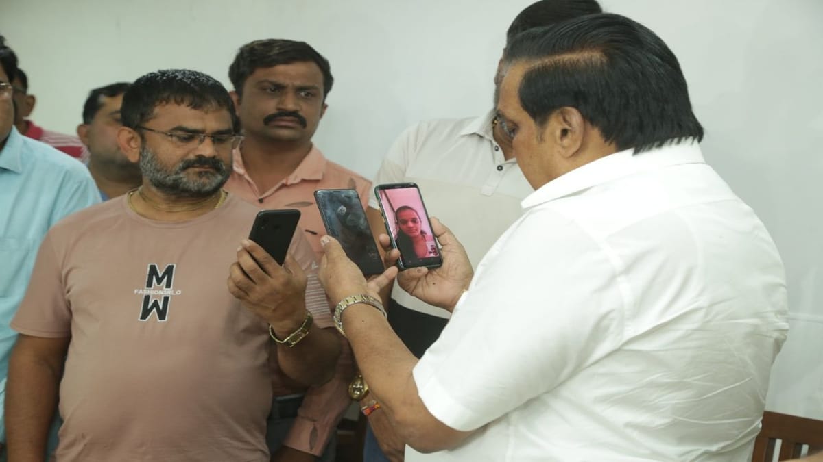 Ukraine Russia War: સુરતના રશિયા-યુક્રેનમાં ફસાયેલા વિદ્યાર્થીઓને પરત લાવવા પ્રયાસો તેજ, ભાજપ પ્રદેશ અધ્યક્ષ સી.આર. પાટીલે વિધાર્થીઓ સાથે કરી વાત