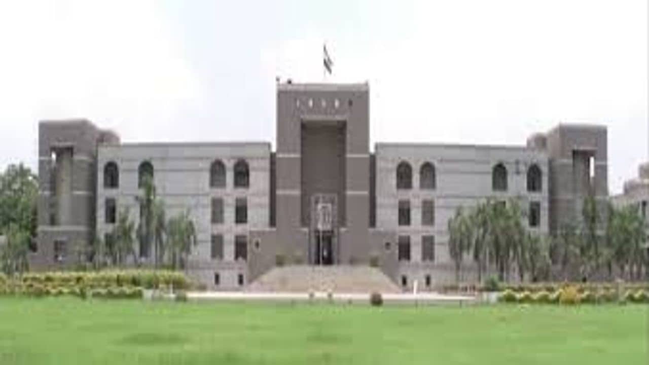 Ahmedabad: ગુજરાત હાઈકોર્ટમાં આજથી ઓફલાઇન સુનાવણી શરૂ, વકીલોમાં ખુશીની લાગણી