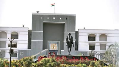 ગુજરાત હાઈકોર્ટમાં વર્ચ્યુઅલ સુનાવણીમાં પોલીસ અધિકારી કોકા-કોલા પીતા પકડાયા, જજે આપી અનોખી સજા