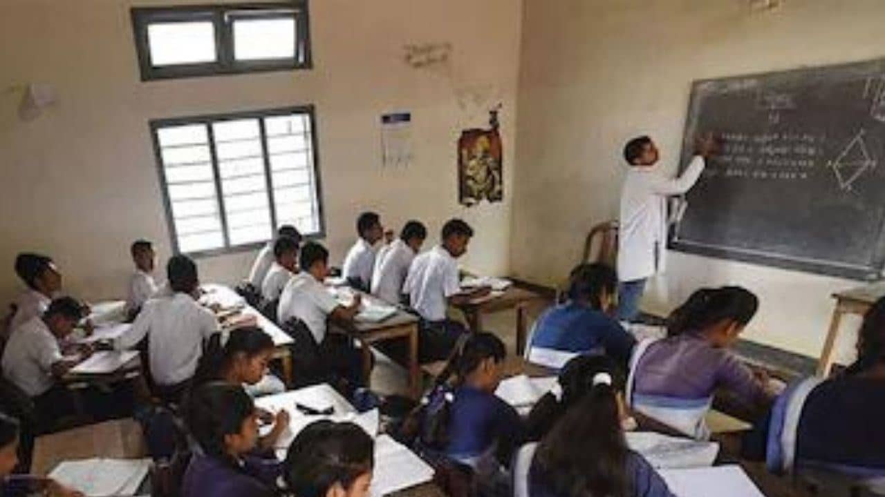 Vadodara : પેરેન્ટ એસોસિએશન દ્વારા ઓફલાઇન શિક્ષણનો વિરોધ કરાયો