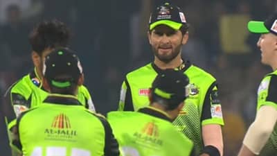 PSL 2022: કેચ છોડ્યો તો બદલામાં સિનીયરે થપ્પડ ઘસી દીધી, Live મેચમાં જ પાકિસ્તાની ખેલાડીએ અપમાનજનક હરકત કરી, જુઓ Video