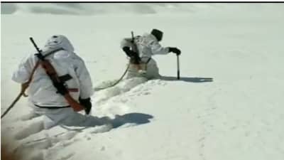 Uttarakhand : હિમાલયના બર્ફીલા વિસ્તારમાં પેટ્રોલિંગ કરી રહેલા ITBPના જવાનો, વીડિયો જોઈને સૌ કોઈ ગર્વથી સલામ કરશે