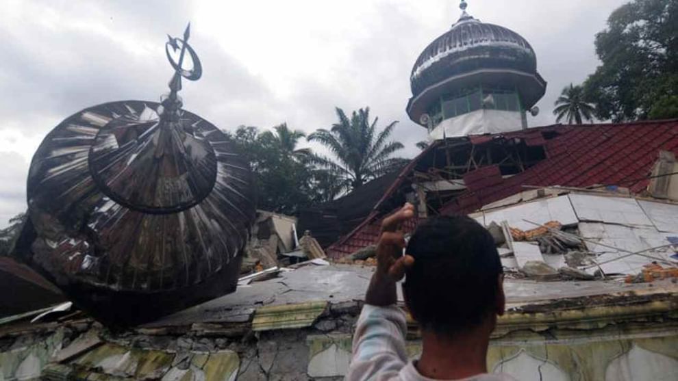 Earthquake in Indonesia : ભૂસ્ખલનને કારણે 10 લોકોના મોત, 400થી વધુ ઘાયલ, લોકો કાટમાળ નીચે ફસાયા