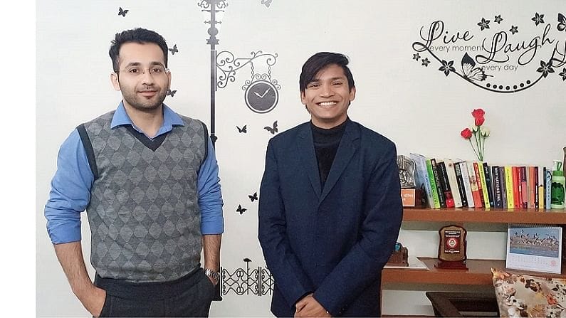 જુનૈદ અહેમદનું માનવું છે કે યુપીએસસીમાં સફળતા મેળવવા માટે તમારે ગભરાવાની જરૂર નથી. જો તૈયારી પહેલા તમારી શૈક્ષણિક પૃષ્ઠભૂમિ બહુ સારી ન હોય તો તમારે શૂન્યથી શરૂઆત કરવી જોઈએ. સૌ પ્રથમ તમારી મૂળભૂત બાબતોને ક્લિયર કરો, પછી અભ્યાસક્રમ મુજબ અભ્યાસ સામગ્રી તૈયાર કરો અને સખત મહેનત શરૂ કરો.