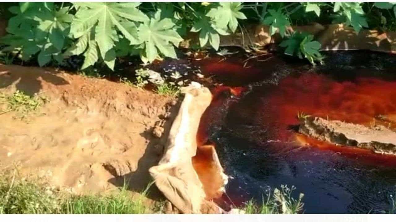 Mahesana : જમીનમાંથી આવતા લાલ પાણીનું રહસ્ય, પોલ્યુશન વિભાગ પણ નથી શોધી શક્યું કારણ