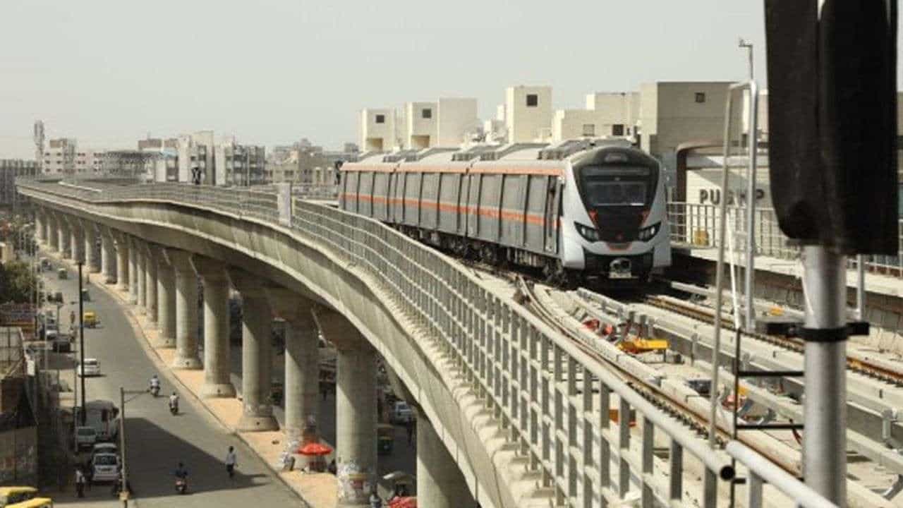 અમદાવાદ પશ્ચિમ વિસ્તારમાં મેટ્રો ટ્રેન દોડી, ફેઝ-1 માટે પ્રિ ટ્રાયલ રન શરૂ કરવામાં આવ્યો