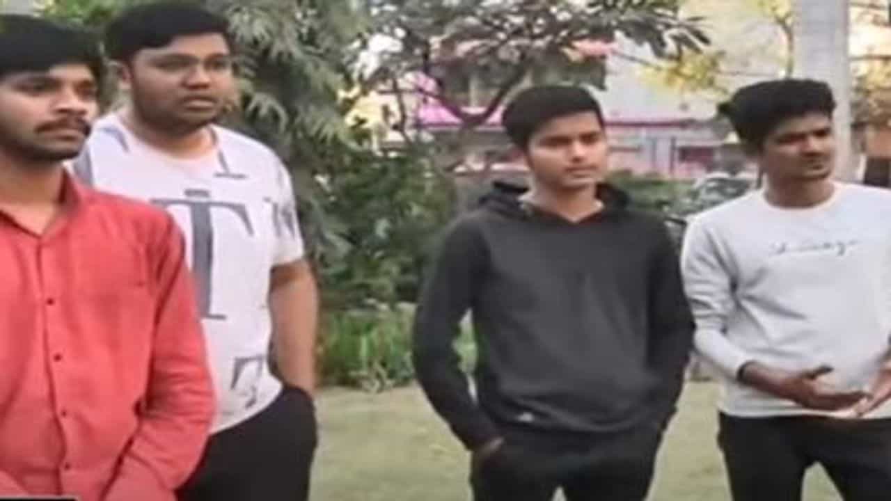 Ahmedabad: ફરજીયાત ઓફલાઇન શિક્ષણ સામે હોસ્ટેલ્સ માટે કોઇ SOP જાહેર નહીં, બહારગામથી આવતા વિદ્યાર્થીઓ મુશ્કેલીમાં મુકાયા