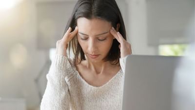 1) તણાવ અને બર્નઆઉટ એ વર્કપ્લેસ પર જોવા મળતી આજની સોથી ગંભીર સમસ્યાઓમાંની એક ગણાય છે. જેમાંથી આગળ જતા એન્ગઝાયટી અને ડિપ્રેશન પણ થઇ શકે છે. 