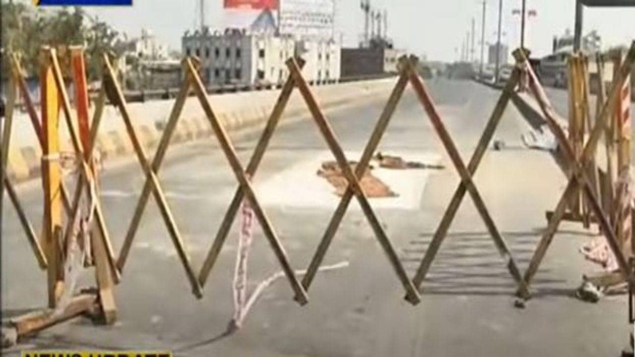 Ahmedabad: હાટકેશ્વર બ્રિજ પર આ વર્ષમાં ચોથુ ગાબડુ પડ્યુ, કોર્પોરેશનની કામગીરી સામે અનેક સવાલો