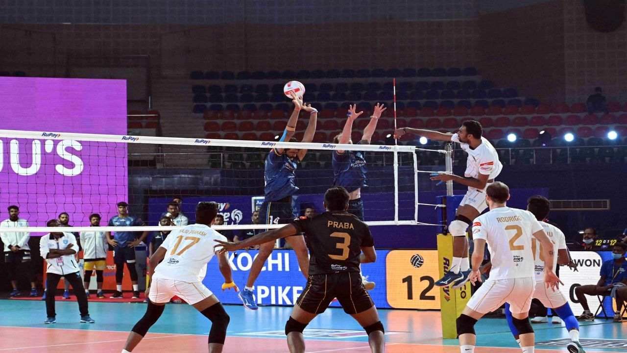 Prime Volleyball League: અમદાવાદ ડિફેન્ડર્સ સામે હારતા જ કોચ્ચિ બ્લુ સ્પાઇકર્સ સેમિ ફાઇનલની રેસમાંથી બહાર થયું