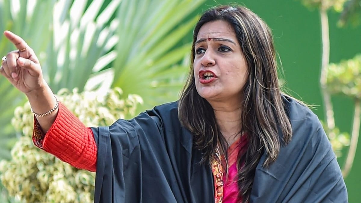 Hijab controversy : કર્ણાટક ભાજપે શેર કરી અરજદારોની અંગત વિગતો, શિવસેનાએ કર્યો હુમલો