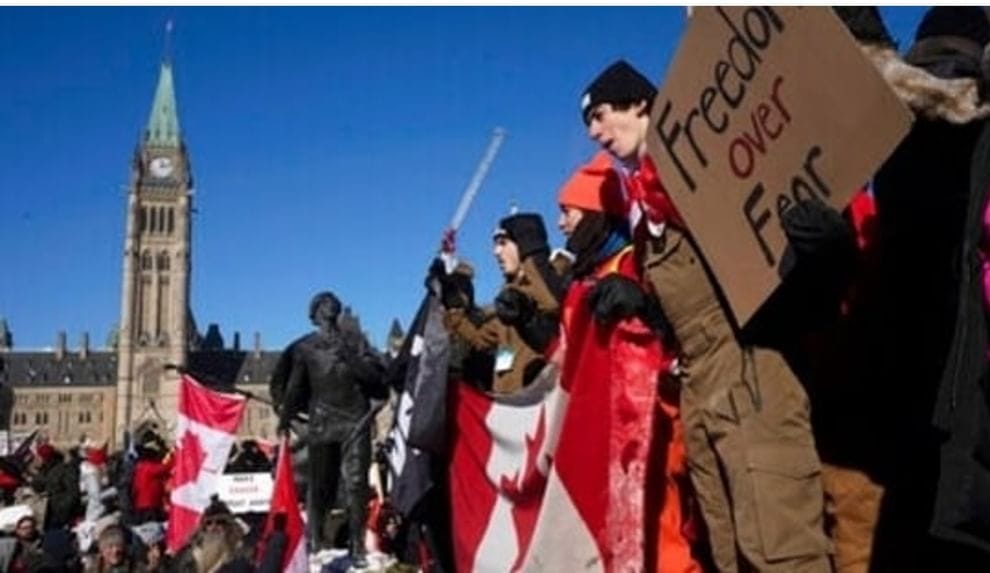 કેનેડામાં થયેલા વિરોધ પ્રદર્શનથી ગભરાયું ફ્રાંસ, પેરિસમાં કોવિડ પ્રતિબંધો વિરુદ્ધ પ્રદર્શન અને રસ્તો બ્લોક કરવા પર થશે જેલ