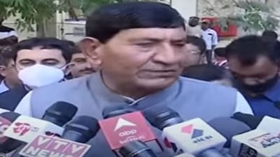 Rajkot: ભૂમાફિયાના ત્રાસથી થયેલા મોતના કેસમાં પરિવારે મૃતદેહ સ્વીકાર્યો, સાંસદ મોહન કુંડારિયાએ મૃતકના પરિવારને ન્યાય અપાવાની ખાતરી આપી