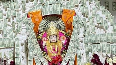 Gandhinagar : રૂપાલમાં વરદાયિની માતાને  ડોલરનો શણગાર કરવામાં આવ્યો