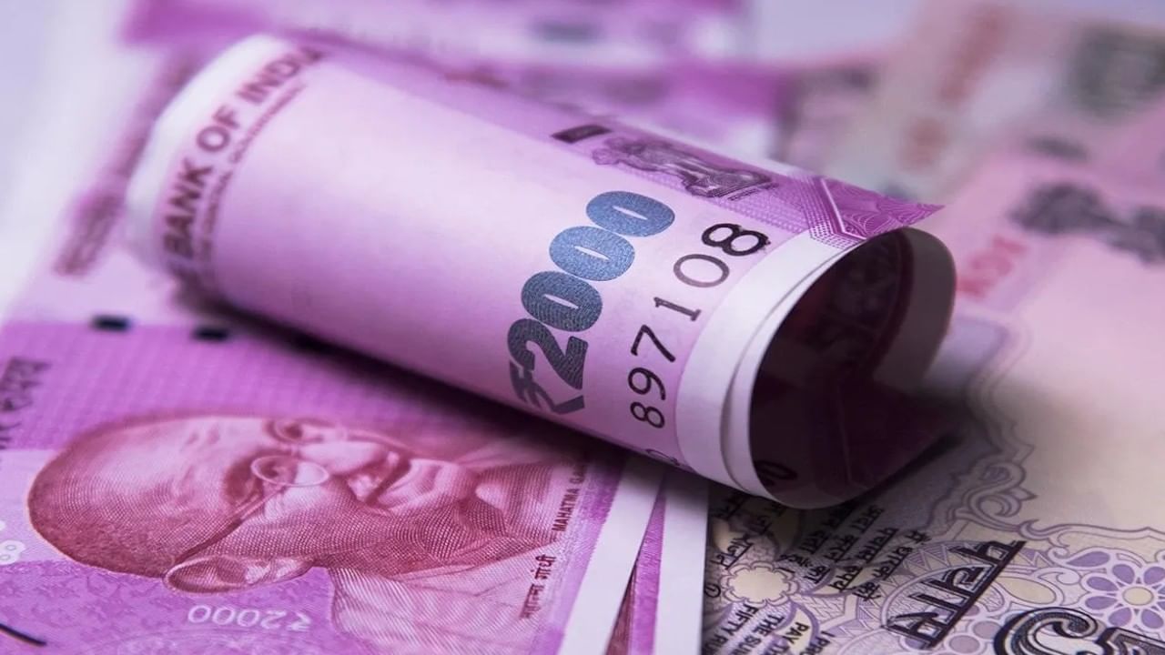 ડોલર સામે રૂપિયામાં રેકોર્ડ તેજી, 40 પૈસાની મજબૂતી સાથે 2 સપ્તાહની ટોચે બંધ