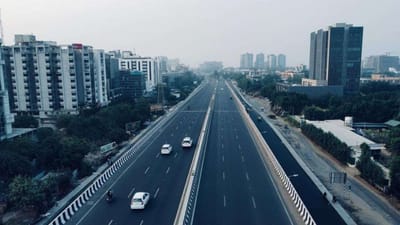  સરખેજ-ગાંધીનગર હાઇવેને વધારે SG હાઇવે તરીકે ઓળખવામાં આવે છે, જે ગુજરાતના બે મહત્વના શહેરો, અમદાવાદ અને ગાંધીનગરને જોડે છે. ગિફ્ટ સિટીની આસપાસનો વિસ્તાર અને આસપાસના વિસ્તારોમાં IT વ્યવસાયોનું અસ્તિત્વ એ આ માર્ગ પરના વિકાસના બે મહત્ત્વના પરિબળો છે અને નવા જાઈન્ટ પ્રોજેક્ટ રોકાણકારોને પહેલા કરતાં વધુ આકર્ષે છે.