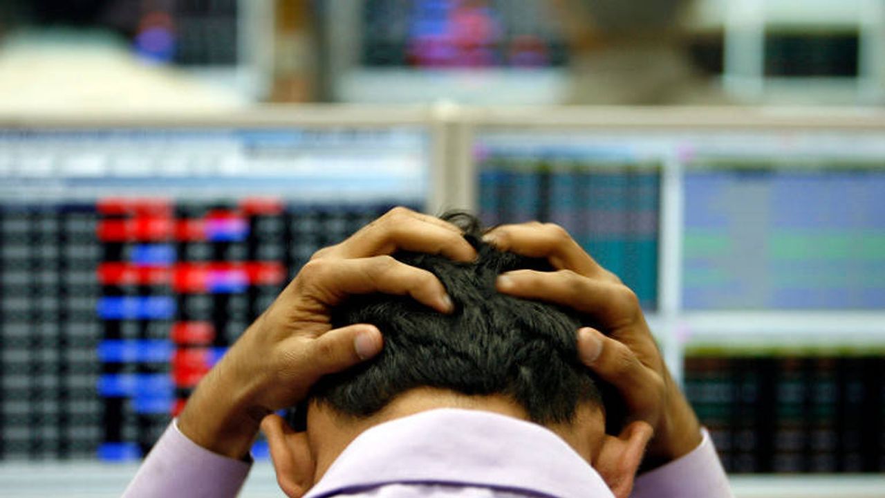 Share Market Crash : સપ્તાહના પહેલા દિવસે કડાકો બોલ્યો, Sensex 1023 અને Nifty 302 અંક ઘટાડા સાથે બંધ થયા