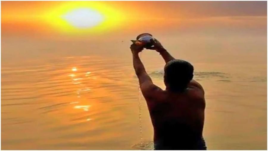 Surya Ardhya: સૂર્યદેવને જળ ચઢાવતી વખતે ન કરો આ ભૂલો, રાખો આ વાતોનું ખાસ ધ્યાન