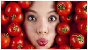 Tomato For Skin Care: ચહેરા પર ચમક લાવવા માટે ટામેટાંથી બનેલા આ હોમમેઇડ ફેસ પેકનો ઉપયોગ કરો