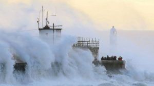 Storm Eunice: બ્રિટન પર ખતરનાક વાવાઝોડા 'યુનિસ'નું જોખમ, લંડનમાં રેડ એલર્ટ જાહેર