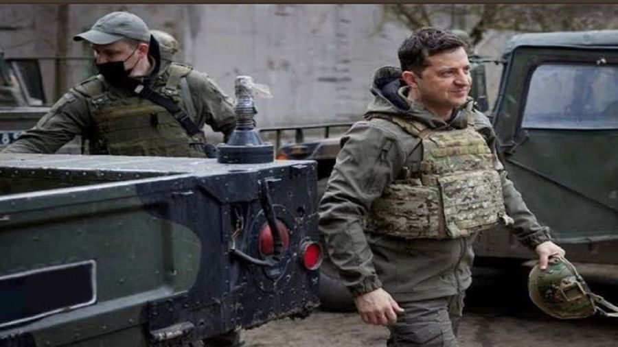 Russia-Ukraine War: આવા હોય છે નેતા…લોકો યુક્રેનના રાષ્ટ્રપતિને કહી રહ્યા છે હીરો, સૈનિકો સાથેની તસવીરો વાયરલ