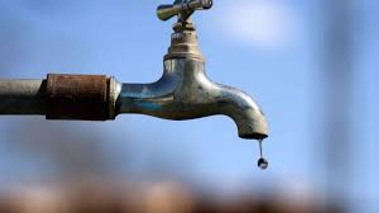 ભર ઉનાળે રાજકોટના 8 વોર્ડમાં નહીં મળે પાણી, ફરી ટેકનિકલ કારણોસર પાણી કાપ મુકવામાં આવ્યો ભર ઉનાળે રાજકોટના 8 વોર્ડમાં નહીં મળે પાણી, ફરી ટેકનિકલ કારણોસર પાણી કાપ મુકવામાં આવ્યો