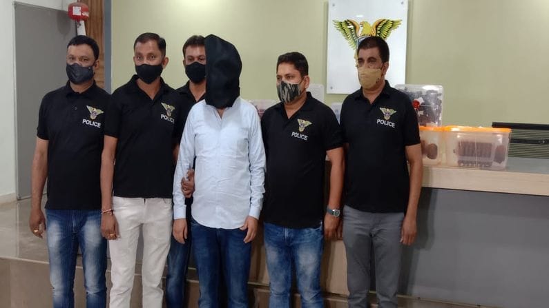 Ahmedabad: આધુનિક હથિયારના પાર્ટ્સના હેરાફેરીના રેકેટનો પર્દાફાશ, ક્રાઇમ બ્રાંચે યમન દેશના એક નાગરિકની કરી ધરપકડ