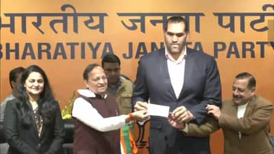 વિધાનસભા ચૂંટણીની વચ્ચે ભાજપમાં જોડાયા WWEના પહેલવાન ધ ગ્રેટ ખલી