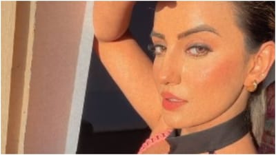 ભોજપુરી અભિનેત્રી અક્ષરા સિંહ સોશિયલ મીડિયા પર ખૂબ જ એક્ટિવ રહે છે. હવે તેણે બ્લેક હોટ ટોપમાં ફોટો શેર કર્યો છે.