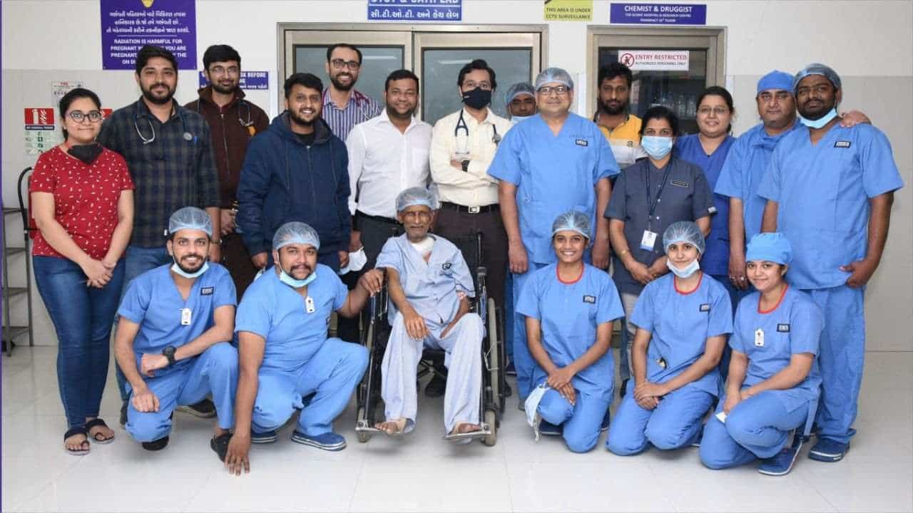 Ahmedabad: જીસીએસ હોસ્પિટલના ડોક્ટરોએ હૃદયની મહાધમનીમાં એન્યુરિઝમના ખાસ ઓપરેશન દ્વારા બચાવ્યો જીવ
