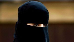 Hijab Controversy: શાહીન બાગમાં ફરી એકવાર પ્રદર્શન થયું શરૂ, યુવતીઓ હિજાબના સમર્થનમાં ઉતરી રસ્તાઓ પર