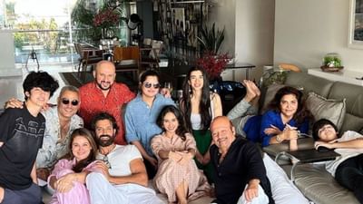 હૃતિક રોશન છેલ્લા કેટલાક દિવસોથી સબા આઝાદને ડેટ કરવાના સમાચારના કારણે ચર્ચામાં છે અને હવે સબા અભિનેતાના પરિવાર સાથે પણ જોવા મળી હતી. સબાએ હૃતિકના પરિવાર સાથે લંચ કર્યુ જેનો ફોટો સોશિયલ મીડિયા પર વાયરલ થઈ રહ્યો છે.
