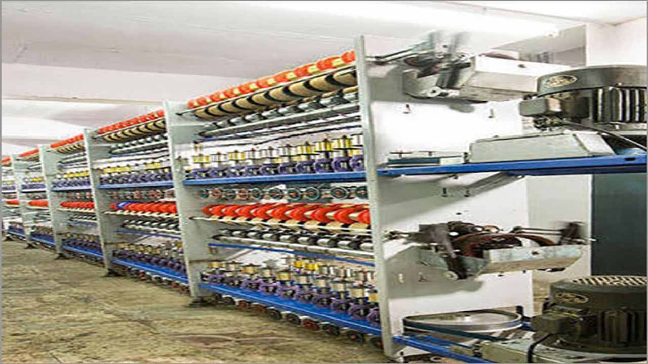 Surat : દક્ષિણના વિવર્સે સાડીનું ઉત્પાદન બંધ કરતા જરી ઉદ્યોગે 50 ટકાનો કાપ મુક્યો