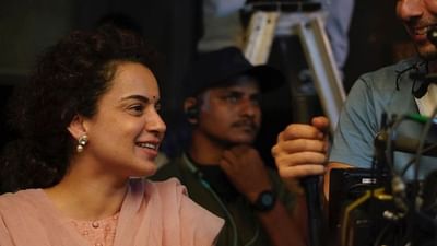 કંગના રનૌતે થોડા સમય પહેલા પોતાનું પ્રોડક્શન હાઉસ ખોલ્યું છે, જેનું નામ મણિકર્ણિકા ફિલ્મ્સ છે. આ પ્રોડક્શન હાઉસ હેઠળ બની રહેલી પ્રથમ ફિલ્મ ટીકુ વેડ્સ શેરુ છે.