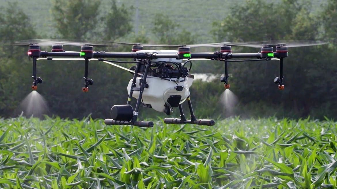 Agriculture Drone: કૃષિ ડ્રોનથી કેવી રીતે થાય છે જંતુનાશક દવાનો છંટકાવ અને કેવી રીતે કરે છે કામ, જુઓ વીડિયો