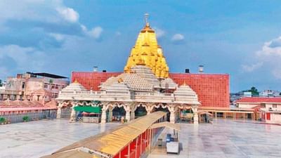 અંબાજી મંદિરની દાનની આવક 1.75 કરોડઃ અગાઉ અંબાજી મંદિરને દૈનિક ધોરણે સરેરાશ 20થી 25 લાખની દાનની આવક થતી હતી. જ્યારે છેલ્લા 22 દિવસમાં 1 કરોડ 71 હજાર જેટલી માતબર રકમનું દાન મળ્યું છે.