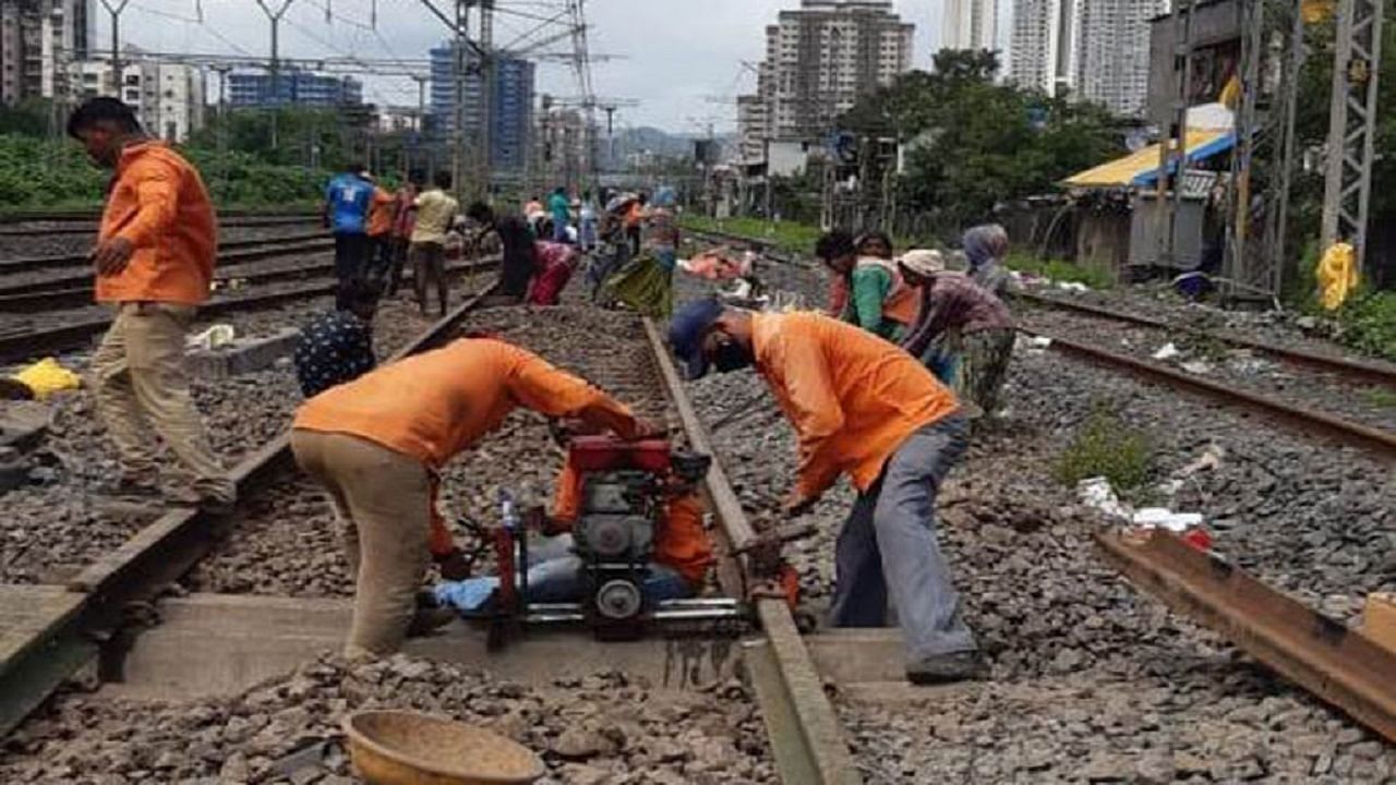 Mumbai Local Train દ્વારા મુસાફરી કરનારાઓ માટે મહત્વના સમાચાર, રવિવારે સેન્ટ્રલ અને હાર્બર લાઇન પર રહેશે મેગા બ્લોક