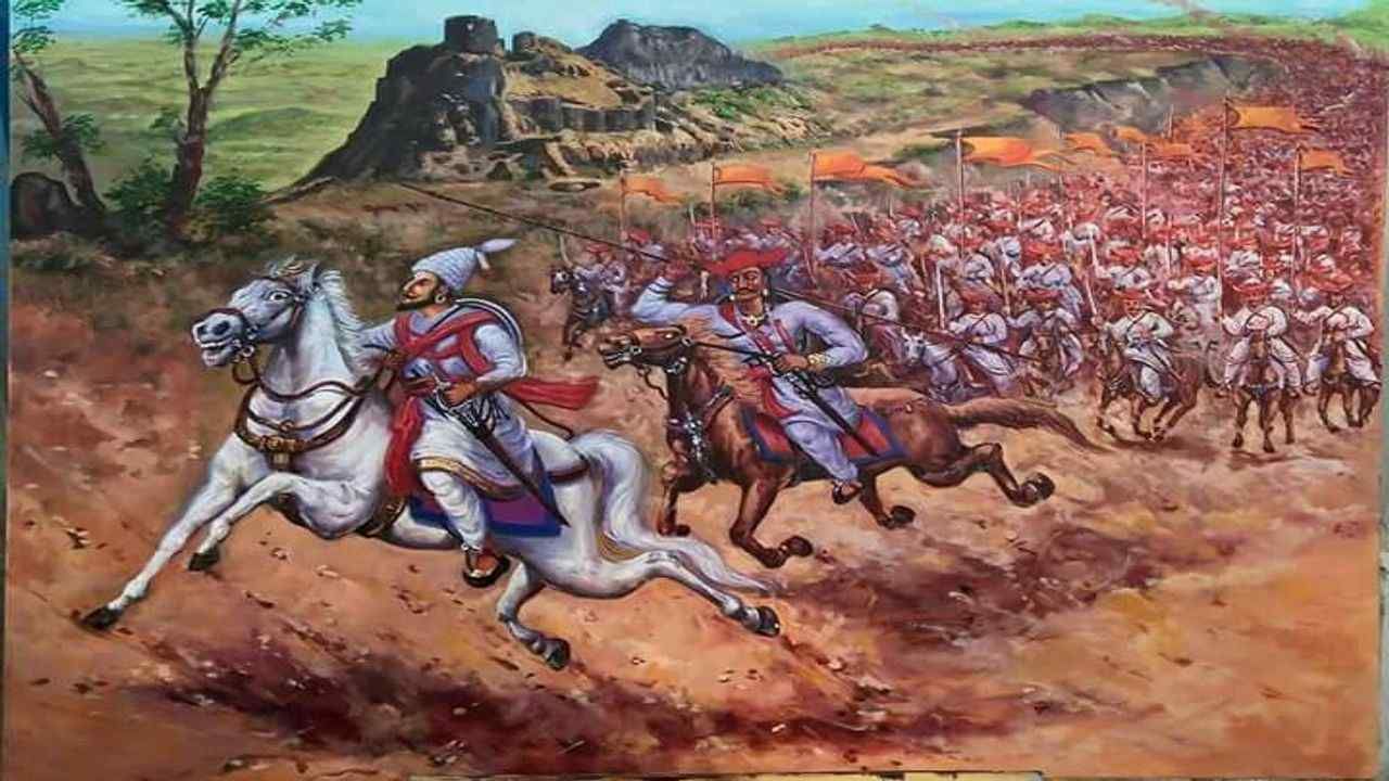 આ પછી ઔરંગઝેબે (Aurangzeb) રાજા જયસિંહને શિવાજી પર નિયંત્રણ કરવા માટે મોકલ્યા. જયસિંહ ઓછા સૈનિકો પછી પણ શિવાજીને (Chatrapati Shivaji Maharaj)નબળા કરવામાં સફળ રહ્યા અને શિવાજીને સમાધાન કરવા દબાણ કર્યું. 11 જૂન 1665ના રોજ પુરંધરની સંધિમાં (Treaty of Purandhar)શિવાજીએ મુઘલોને 23 કિલ્લાઓ આપવા પડ્યા અને તેમની પાસે માત્ર 12 કિલ્લા જ બાકી રહ્યા. આટલું જ નહીં, ચાર લાખ સોનાનું મુદ્રા આપવા ઉપરાંત તેણે સંભાજીને મુઘલોના દક્ષિણના અભિયાનમાં મદદ કરવા મોકલવા પડ્યા.(Image-Pintrest)
