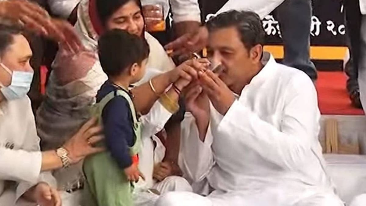 છત્રપતિ શિવાજી મહારાજના વંશજ સંભાજી રાજેની તમામ માંગણીઓ મહારાષ્ટ્ર સરકારે સ્વીકારી, ત્રીજા દિવસે અનશન કર્યા પૂર્ણ