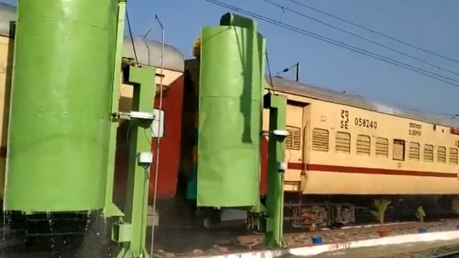 Indian Railway: મુસાફરો સ્વચ્છ ટ્રેનમાં કરી શકશે પ્રવાસ, ઓટોમેટિક કોચ વોશિંગ પ્લાન્ટની સંખ્યામાં થયો વધારો